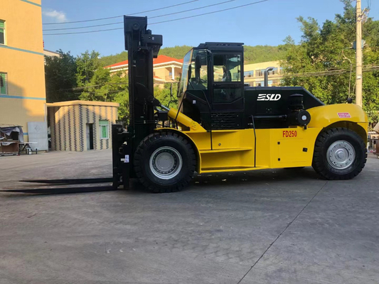 Xe nâng hạng nặng 25 tấn để xử lý các thùng chứa 20ft trong sân cảng