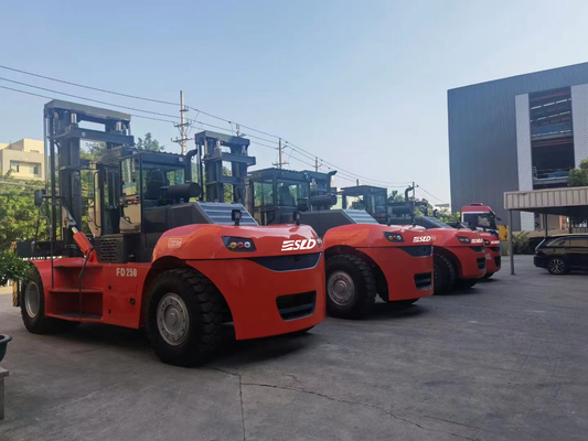 Xe nâng container 30 tấn 32 tấn với trục truyền động Kessler động cơ Cummins cho công ty vận chuyển