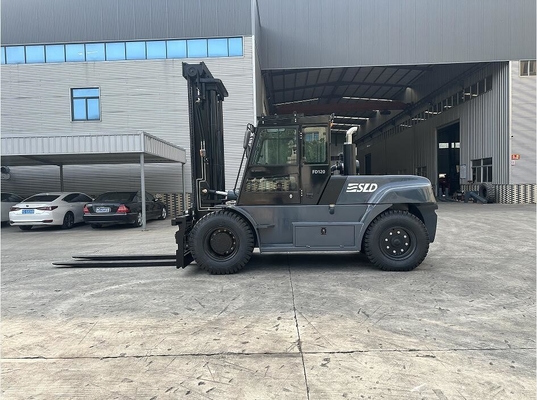 Xe nâng hàng tải trọng lớn với chiều cao nâng 3000mm, dùng cho nâng hạ hàng hóa nặng, góc nghiêng 45-90 độ và tốc độ lên đến 20 Km/h