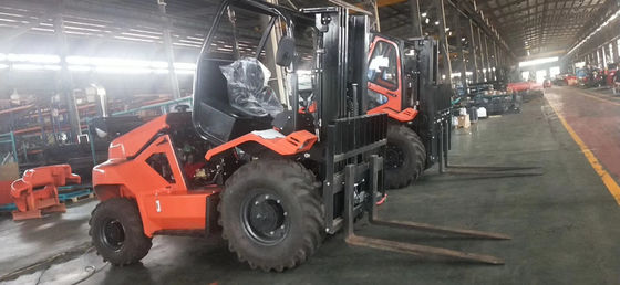 Xe nâng địa hình gồ ghề 4WD