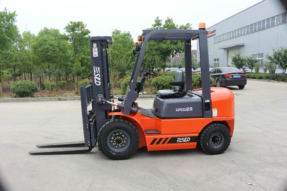 2 Giai đoạn / 3 Giai đoạn 1070x120x40mm Kích thước xe nâng động cơ diesel 2,5 tấn