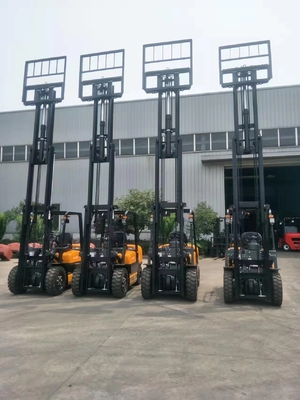 Chiều cao nâng 5000mm Xe nâng động cơ diesel CPCD30 3 tấn với cột cao thay đổi bên