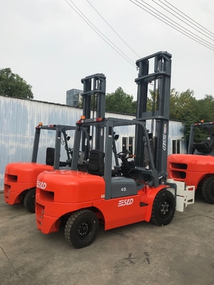 Xe nâng động cơ diesel CPCD40 với kẹp Bale