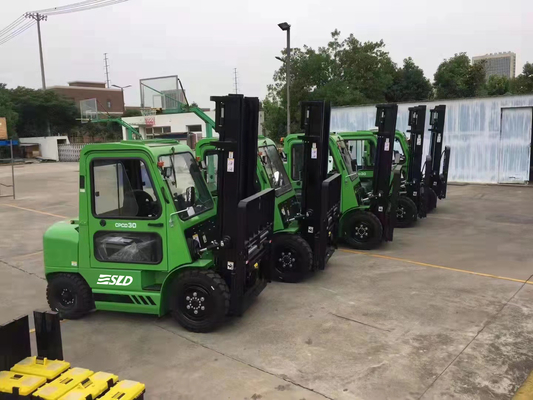Chiều cao nâng 4m Xe nâng động cơ diesel 3 tấn CPCD30 với cabin kín hoàn toàn