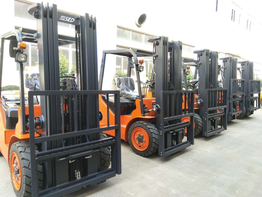 Hộp số tự động Xe nâng động cơ diesel 2,5 tấn với cột đôi / ba lần hoàn toàn miễn phí