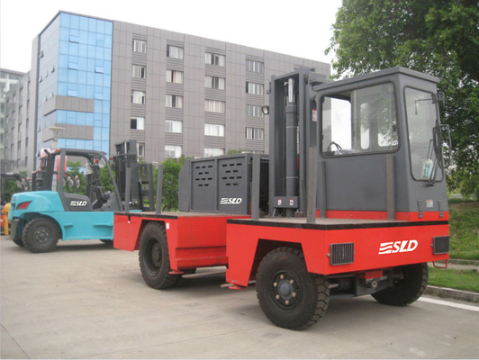 Xe nâng bên 6 tấn với động cơ ISUZU
