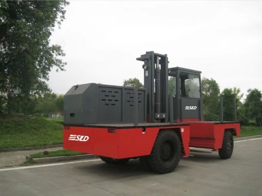 Xe nâng bên 6 tấn với động cơ ISUZU